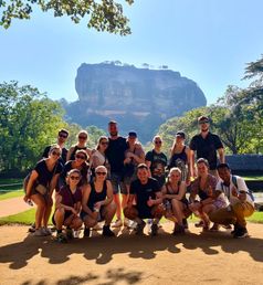 Groepsfoto bij Sigiriya Lion Rots